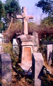 Памятник на могиле Ж.Мартена